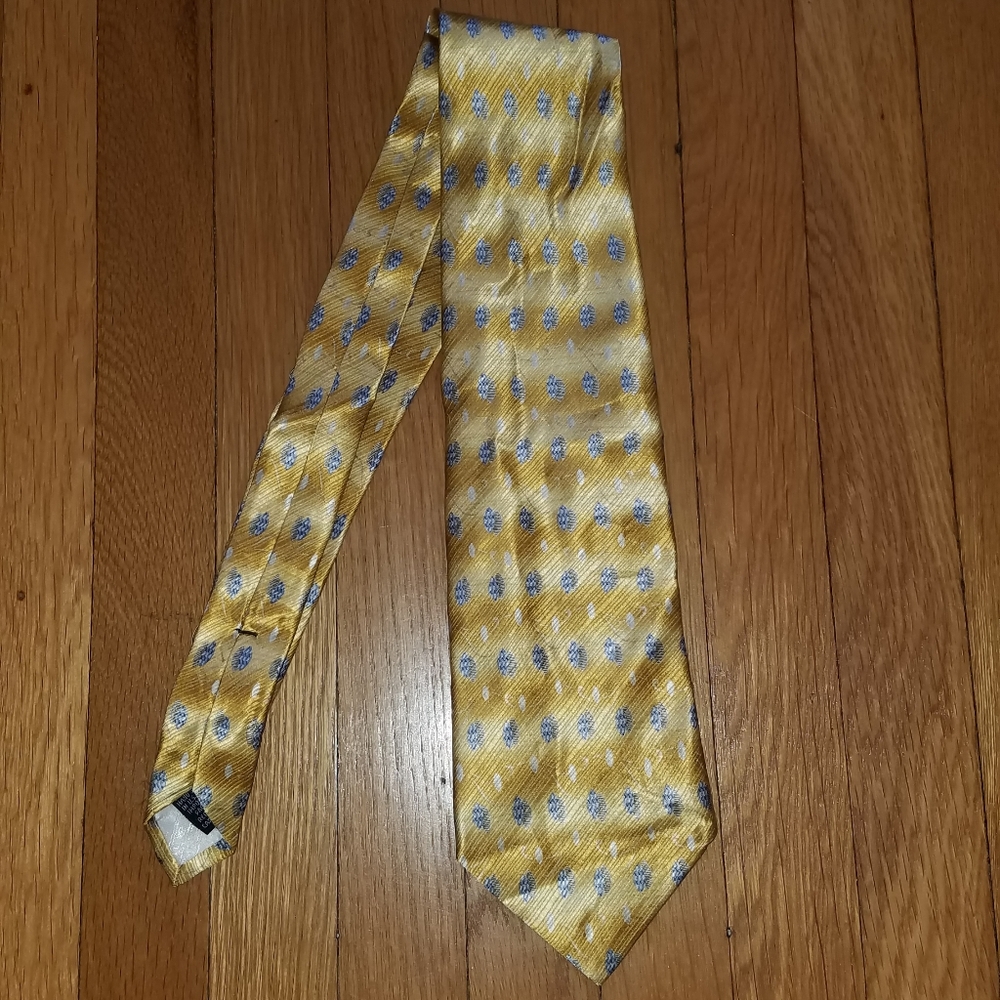 Round Tree and Yorke silk tie.